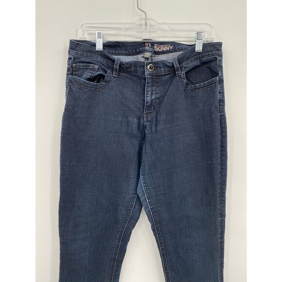 New York & Co Dark Wash Mid Rise Denim Sits at lower waist Skinny Jeans Size 10 - Picture 2 of 10